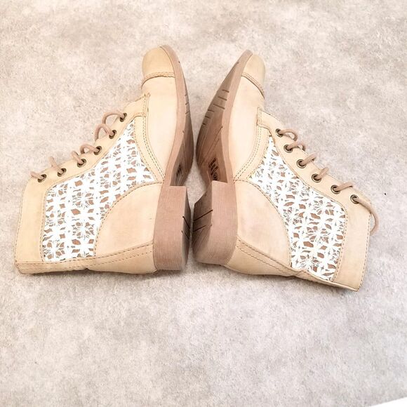 SODA Womens Size 6.5 Tan Lace Up Ankle Boot Combat Fashion Booties - Picture 8 of 10